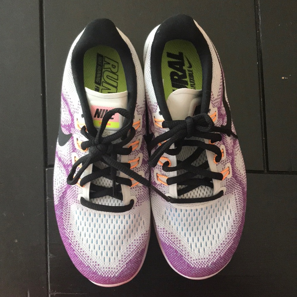 Nike Tennis Shoes - Picture 1 of 6